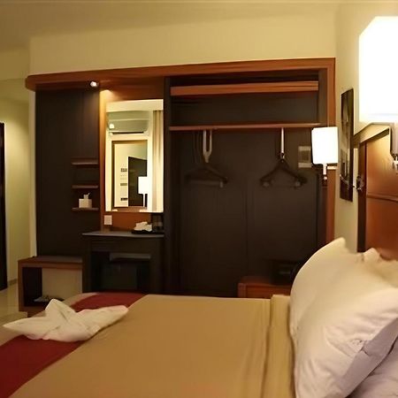 Travello Hotel Manado Ngoại thất bức ảnh