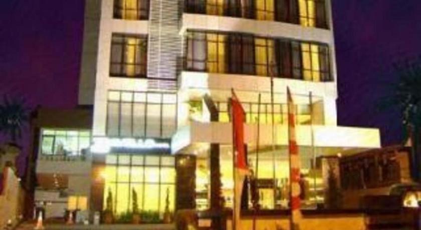 Travello Hotel Manado Ngoại thất bức ảnh